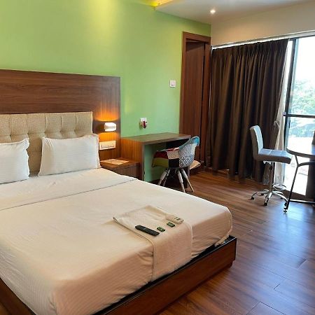 Hotel Byaris International By Bizzgrow Hotels Bombaim Exterior foto