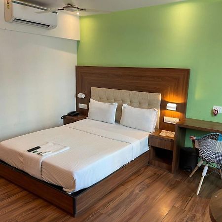 Hotel Byaris International By Bizzgrow Hotels Bombaim Exterior foto